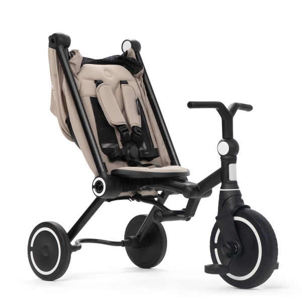 Toddler riding a smarTrike Wonder independently in free riding mode